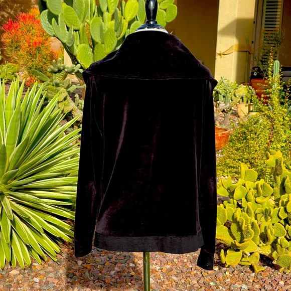 THREADS CASUAL TOP - Picture 2 of 5